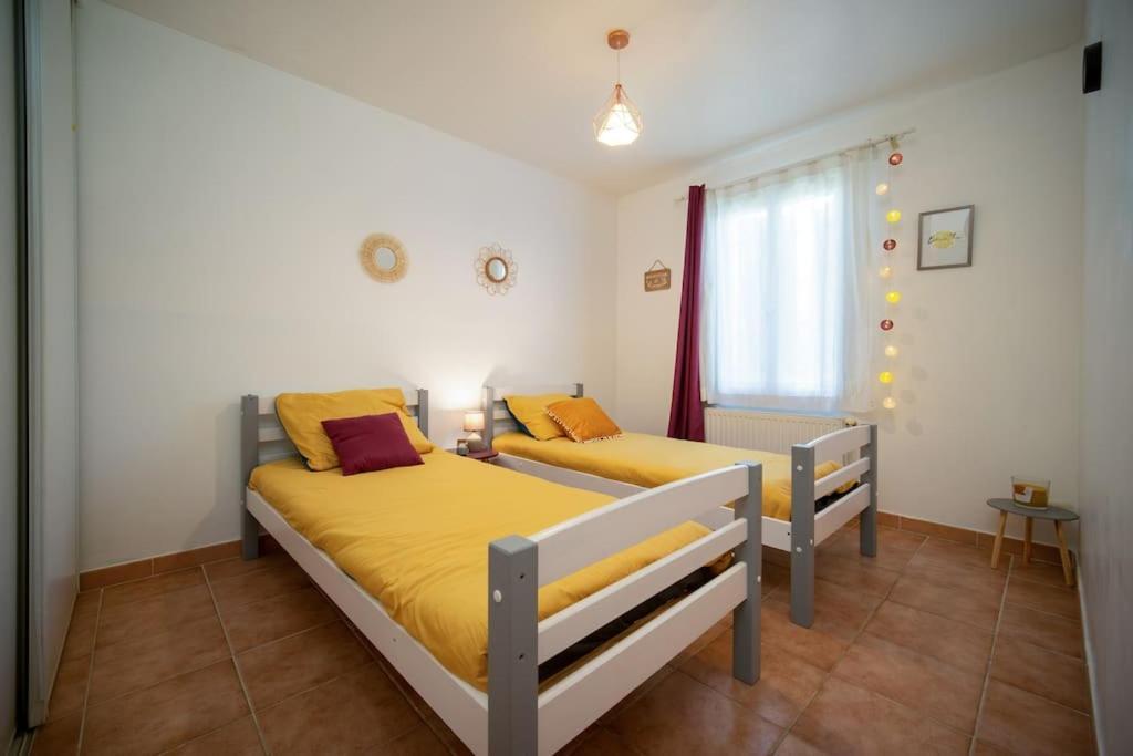 Appartement Tout Equipe Terrasse Et Parking Prive Marselha Exterior foto
