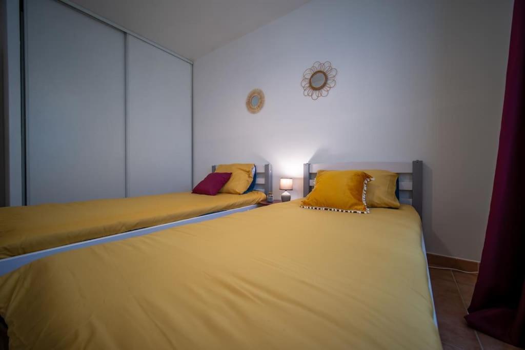 Appartement Tout Equipe Terrasse Et Parking Prive Marselha Exterior foto