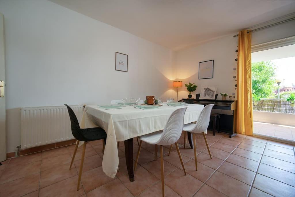 Appartement Tout Equipe Terrasse Et Parking Prive Marselha Exterior foto